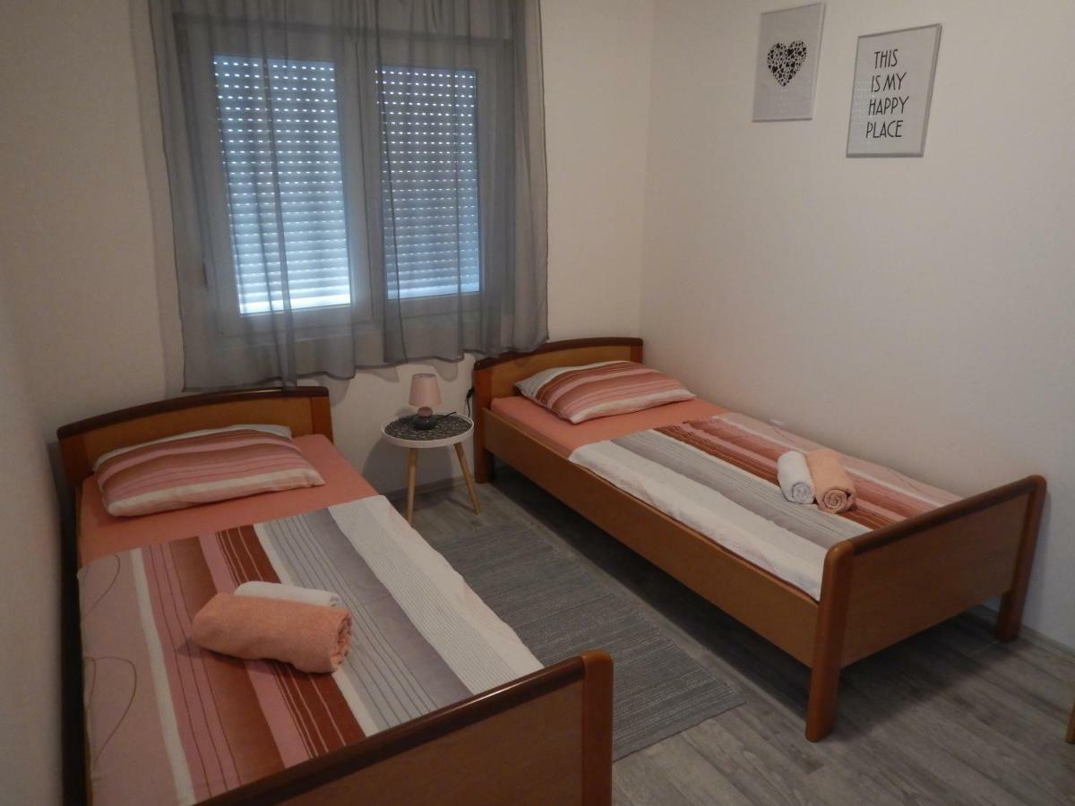 Apartman Ivankovic*** พูลา ภายนอก รูปภาพ